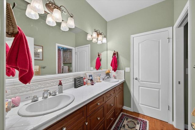 2007 Ashcroft Avenue, Clovis, CA 93611