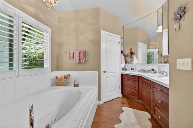 2007 Ashcroft Avenue, Clovis, CA 93611