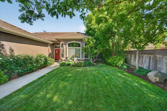 2007 Ashcroft Avenue, Clovis, CA 93611