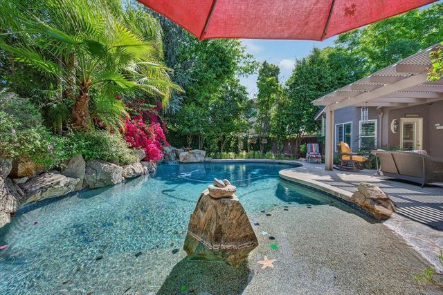 2007 Ashcroft Avenue, Clovis, CA 93611