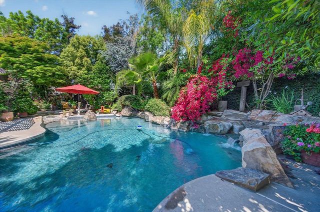 2007 Ashcroft Avenue, Clovis, CA 93611