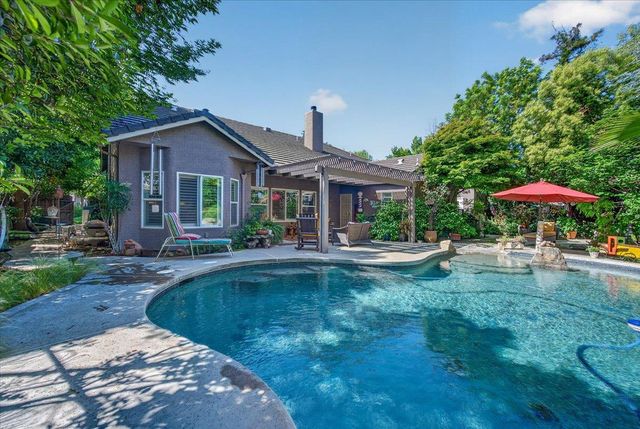 2007 Ashcroft Avenue, Clovis, CA 93611