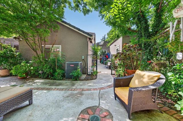 2007 Ashcroft Avenue, Clovis, CA 93611