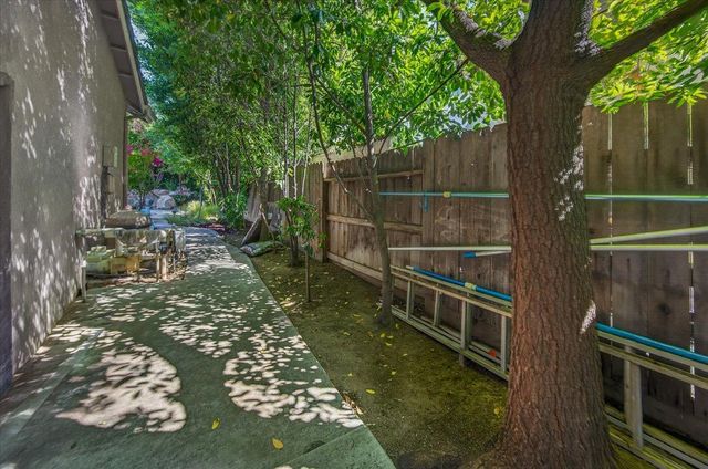 2007 Ashcroft Avenue, Clovis, CA 93611