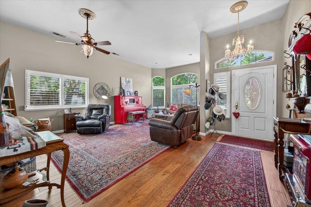 2007 Ashcroft Avenue, Clovis, CA 93611