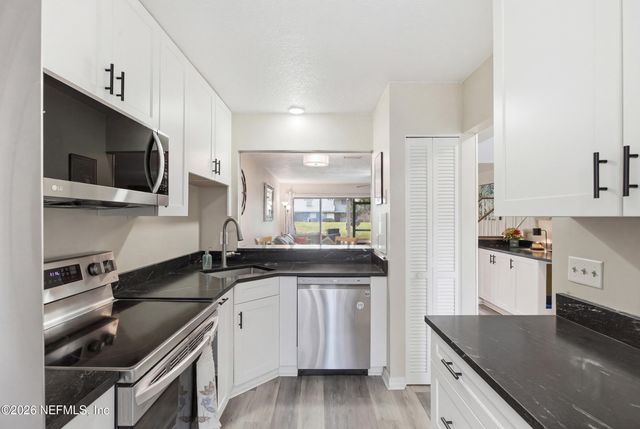 7623 BAYMEADOWS Circle 2022, Jacksonville, FL 32256