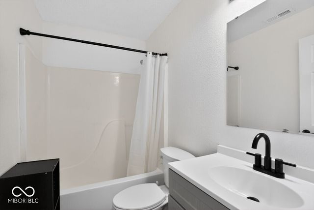 6415 Angel Falls Drive, Noblesville, IN 46062