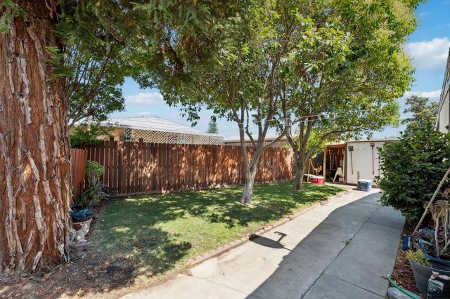 371 Bethel Avenue # 102, Sanger, CA 93657