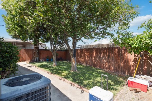 371 Bethel Avenue # 102, Sanger, CA 93657