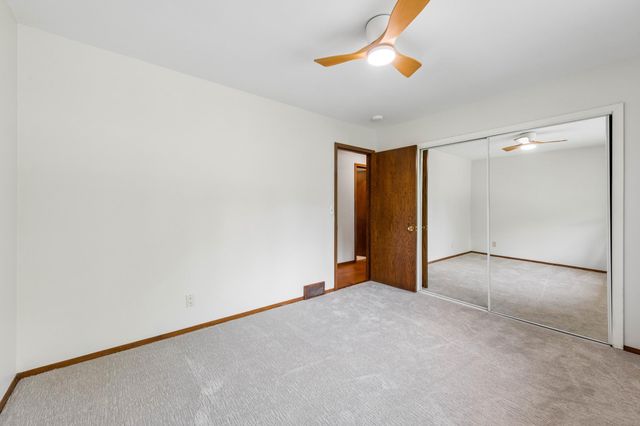 4860 Kingsberry Lane, Minnetonka, MN 55345