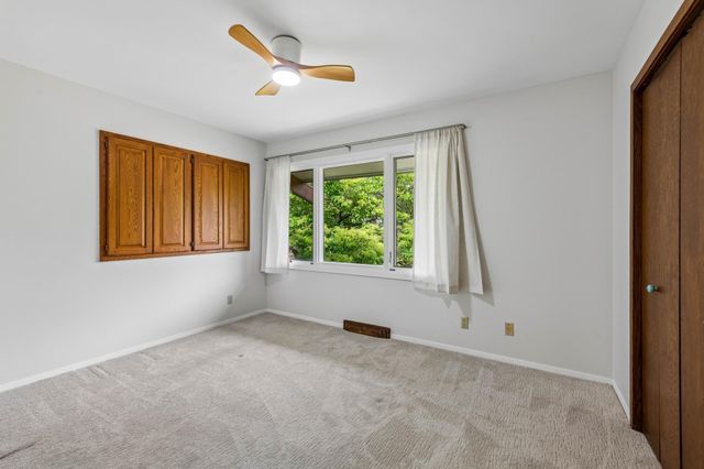 4860 Kingsberry Lane, Minnetonka, MN 55345