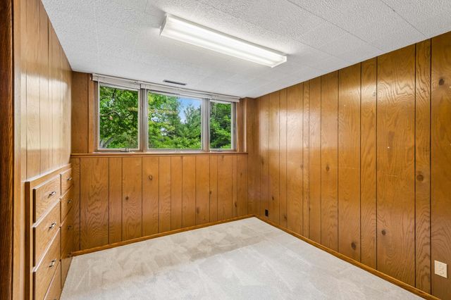 4860 Kingsberry Lane, Minnetonka, MN 55345