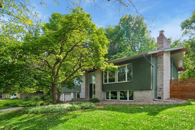 4860 Kingsberry Lane, Minnetonka, MN 55345