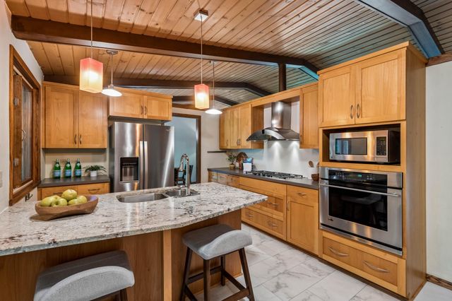 4860 Kingsberry Lane, Minnetonka, MN 55345