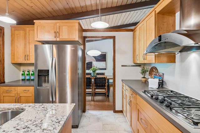 4860 Kingsberry Lane, Minnetonka, MN 55345