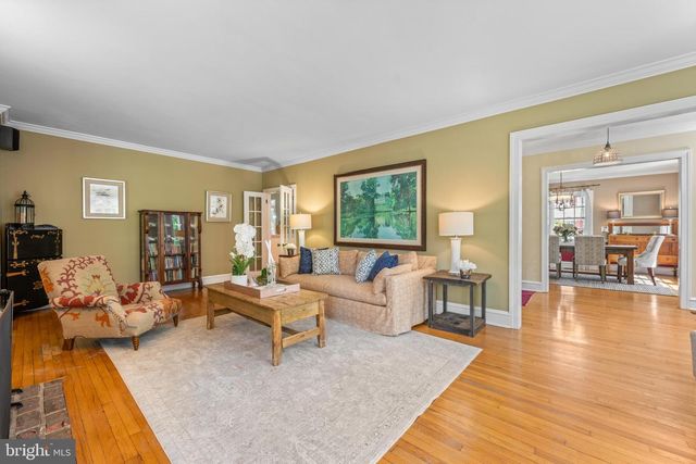 230 S WAYNE AVE, Wayne, PA 19087