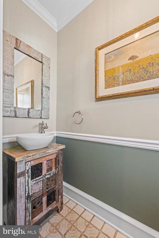 230 S WAYNE AVE, Wayne, PA 19087