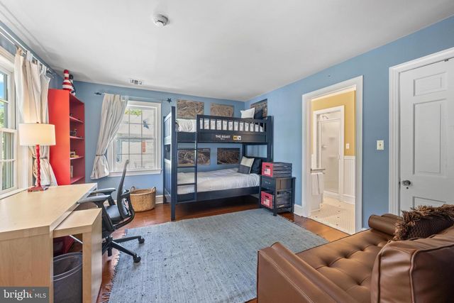 230 S WAYNE AVE, Wayne, PA 19087