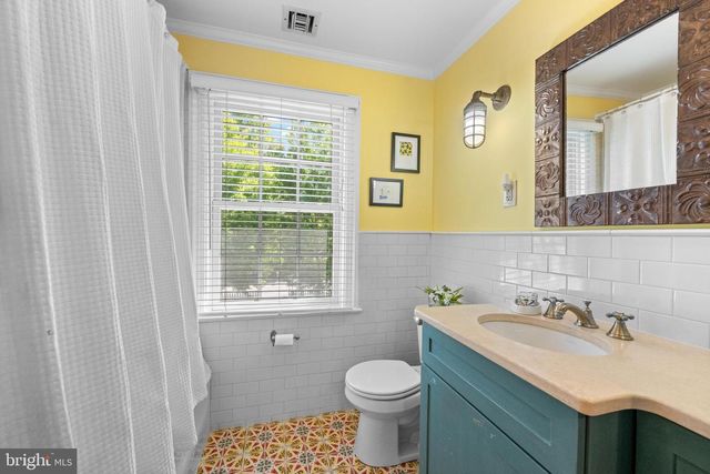 230 S WAYNE AVE, Wayne, PA 19087
