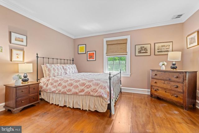 230 S WAYNE AVE, Wayne, PA 19087
