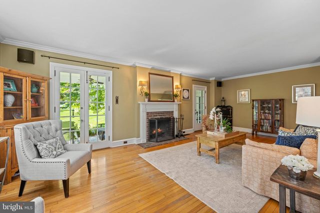 230 S WAYNE AVE, Wayne, PA 19087