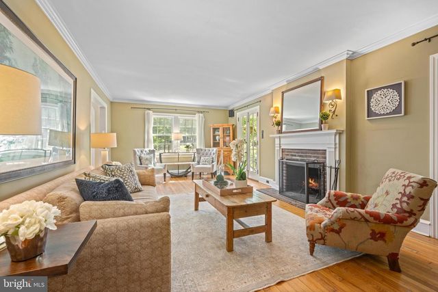 230 S WAYNE AVE, Wayne, PA 19087