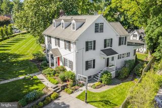 230 S WAYNE AVE, Wayne, PA 19087
