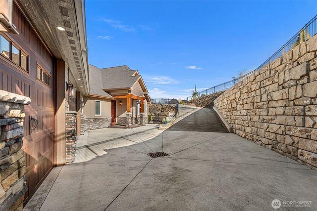 1330 N Arbor Terrace, East Wenatchee, WA 98802