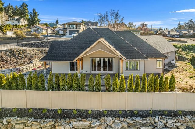 1330 N Arbor Terrace, East Wenatchee, WA 98802