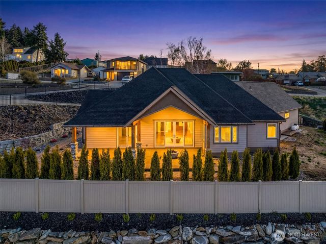 1330 N Arbor Terrace, East Wenatchee, WA 98802