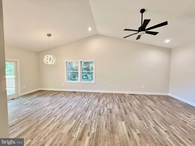 105 CIRCLE LN, Colonial Beach, VA 22443