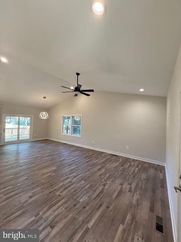 105 CIRCLE LN, Colonial Beach, VA 22443