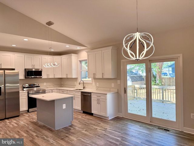 105 CIRCLE LN, Colonial Beach, VA 22443