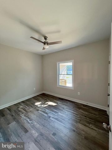 105 CIRCLE LN, Colonial Beach, VA 22443