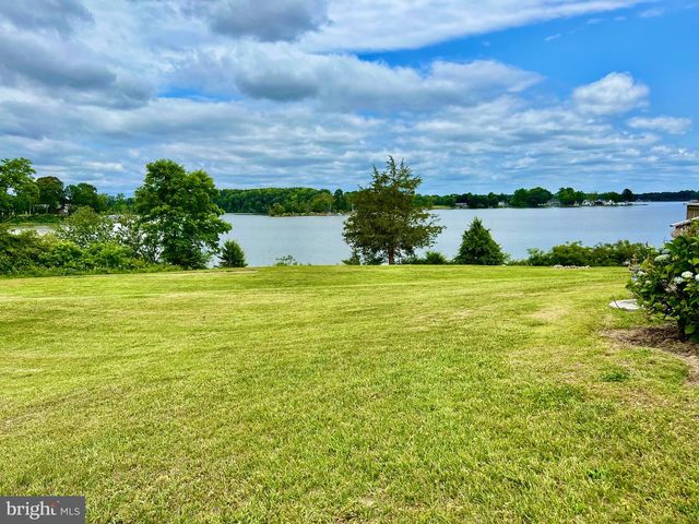 105 CIRCLE LN, Colonial Beach, VA 22443