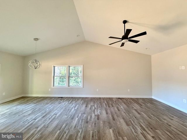 105 CIRCLE LN, Colonial Beach, VA 22443