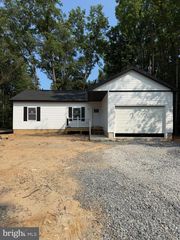 105 CIRCLE LN, Colonial Beach, VA 22443