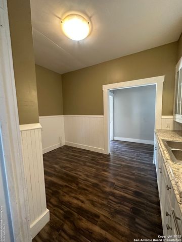 2246 E Houston St, San Antonio, TX 78202