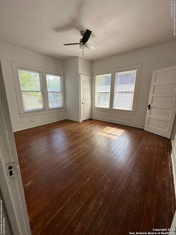 2246 E Houston St, San Antonio, TX 78202