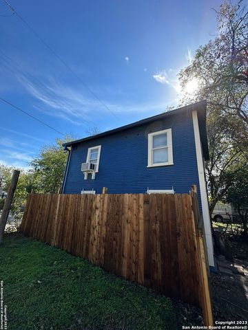 2246 E Houston St, San Antonio, TX 78202