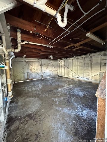 2246 E Houston St, San Antonio, TX 78202