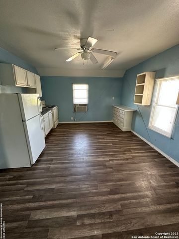 2246 E Houston St, San Antonio, TX 78202