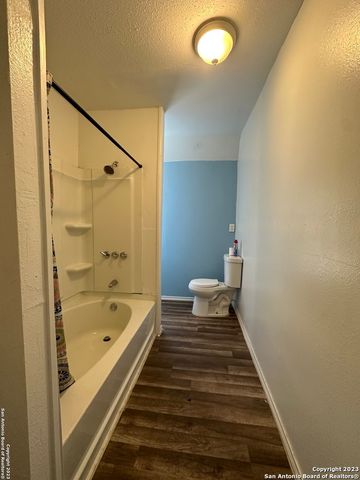 2246 E Houston St, San Antonio, TX 78202