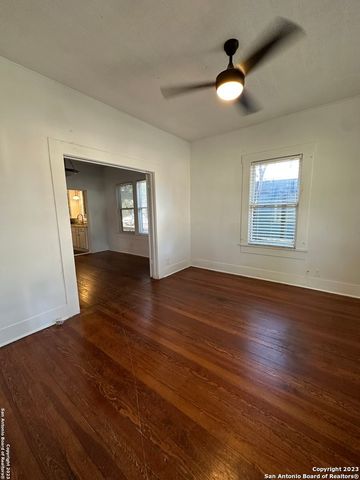 2246 E Houston St, San Antonio, TX 78202