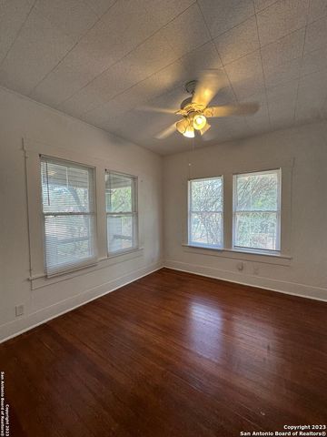 2246 E Houston St, San Antonio, TX 78202