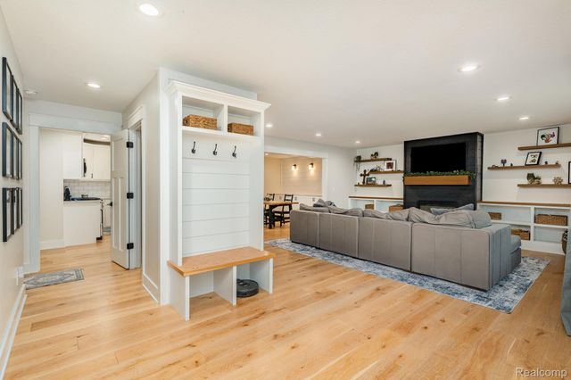 10224 Sarle Road, Tittabawassee Township, MI 48623