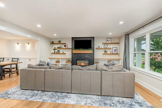 10224 Sarle Road, Tittabawassee Township, MI 48623