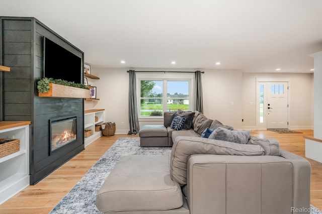 10224 Sarle Road, Tittabawassee Township, MI 48623