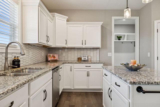 323 Bluebriar Trce, Clarksville, TN 37043