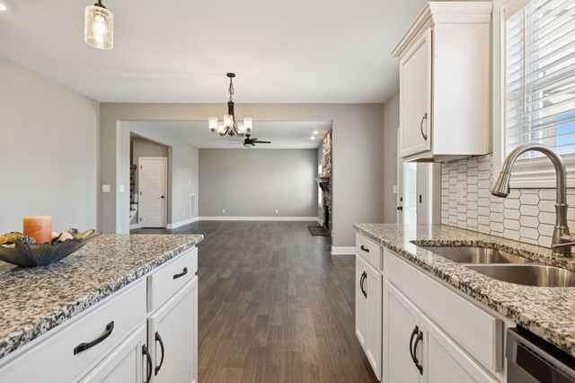 323 Bluebriar Trce, Clarksville, TN 37043